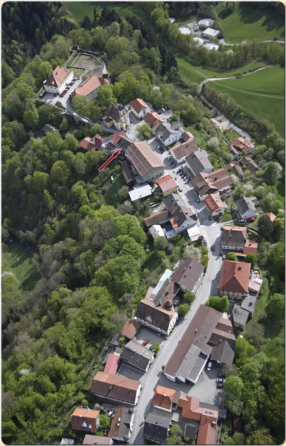 Die Burgstraße aus dem Hubschrauber